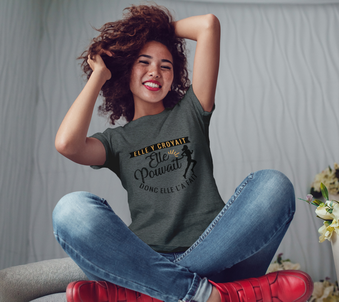 T-shirt elle y croyait elle pouvait donc elle l’a fait Gris