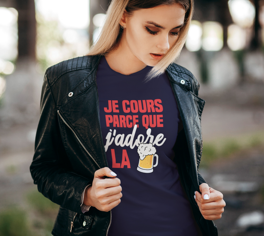 T-shirt je cours parce que j’adore la biere violet