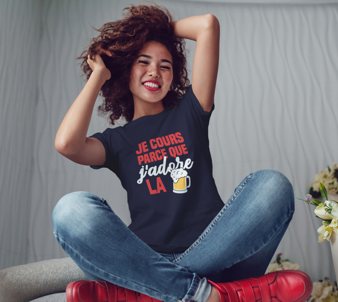 T-shirt je cours parce que j’adore la biere violet