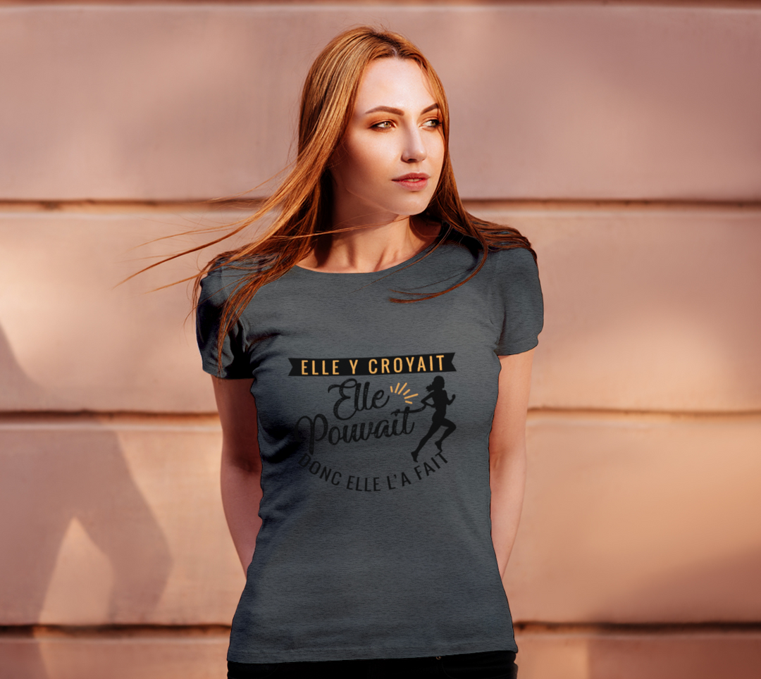 T-shirt elle y croyait elle pouvait donc elle l’a fait Gris