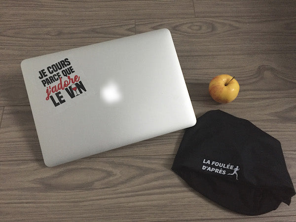 autocollant stickers je cours parce que j'aime le vin
